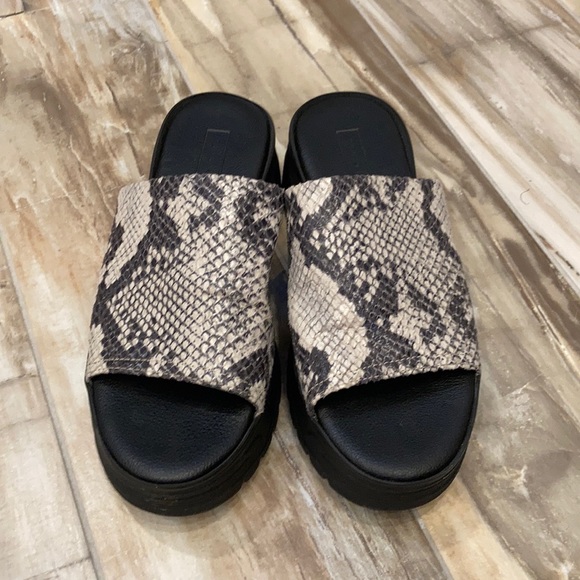 Topshop Sandals - Picture 2 of 5